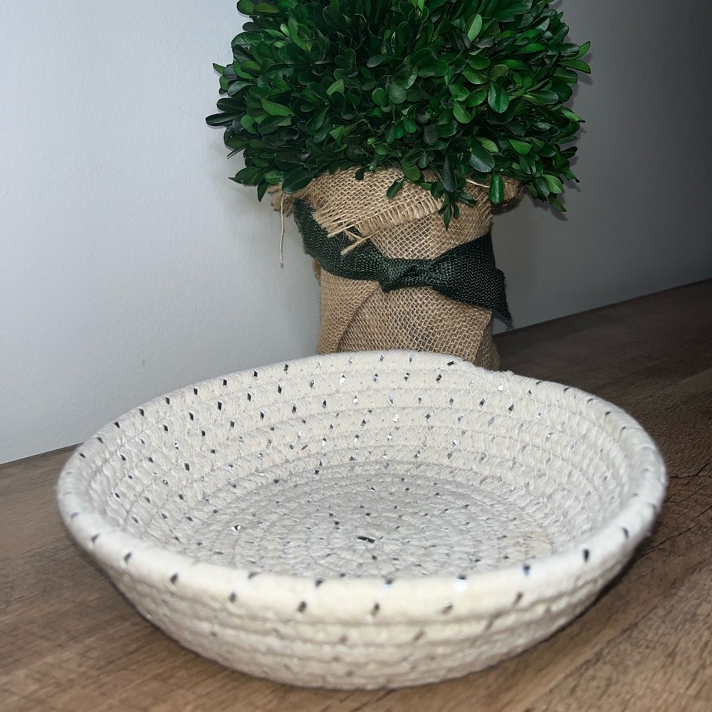Round Rope Basket - Picture 8 of 12